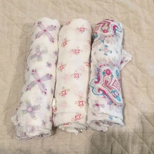 Aden + Anais Swaddle blankets set of 3.